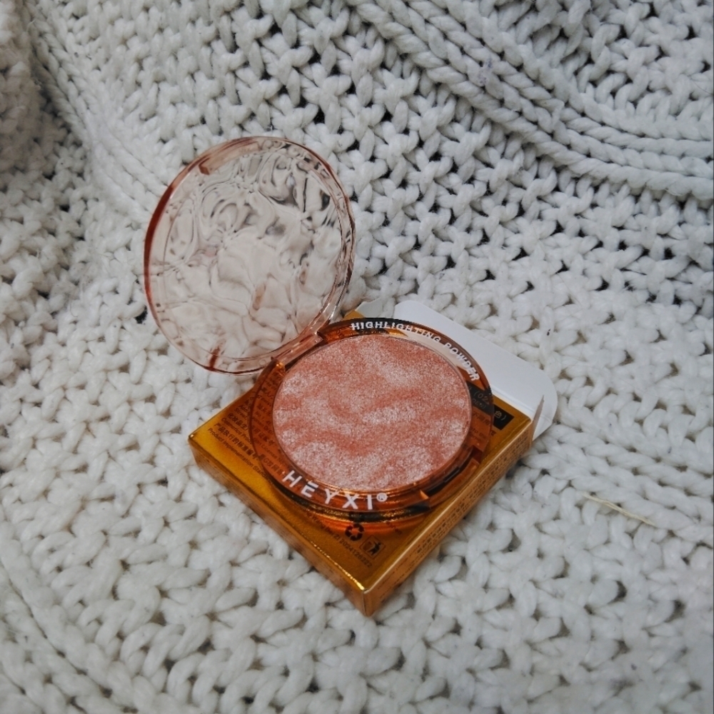 Shimmering Rose Gold Highlighting Powder (NWT) Never Been Used!
